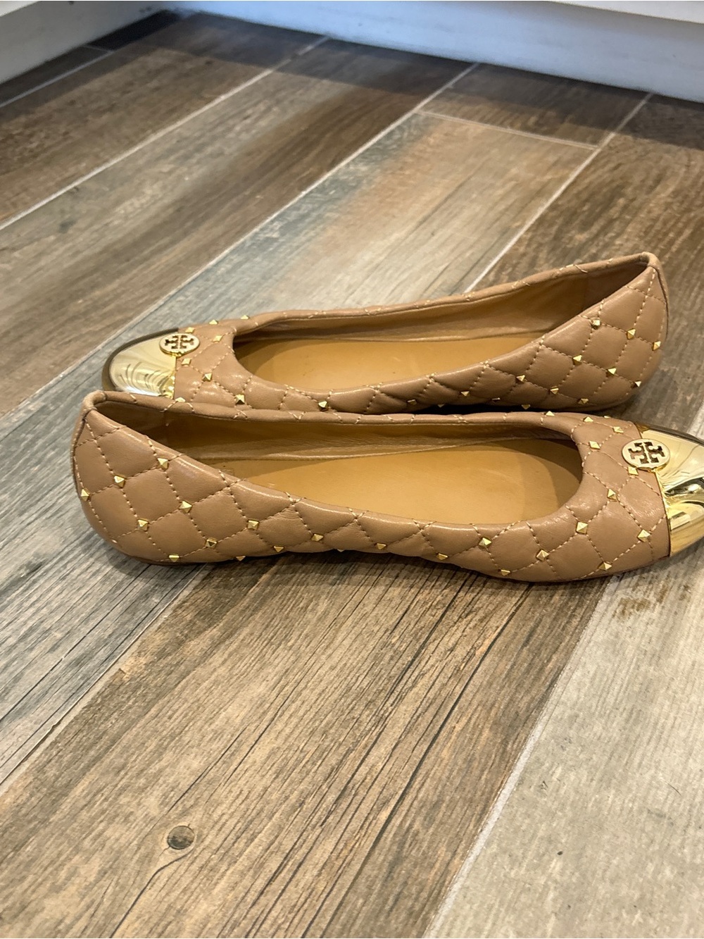 Tory Burch Kaitlin Taupe Gold Cap Toe Studded Medallion Slip On Ballet Flats 9 - Picture 7 of 12